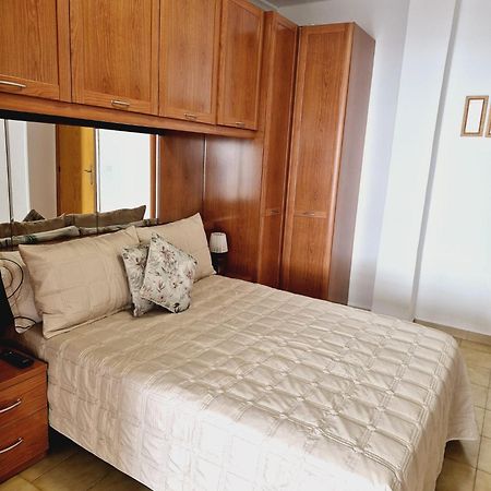 La Casa De Veronica - Serene Apartment With Shared Pool, Steps From The Beach Torrevieja Dış mekan fotoğraf