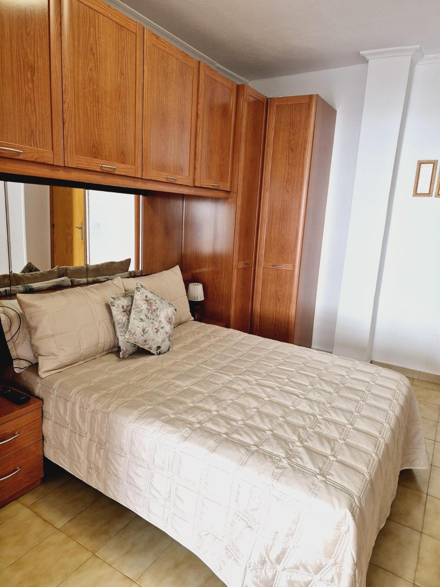 La Casa De Veronica - Serene Apartment With Shared Pool, Steps From The Beach Torrevieja Dış mekan fotoğraf