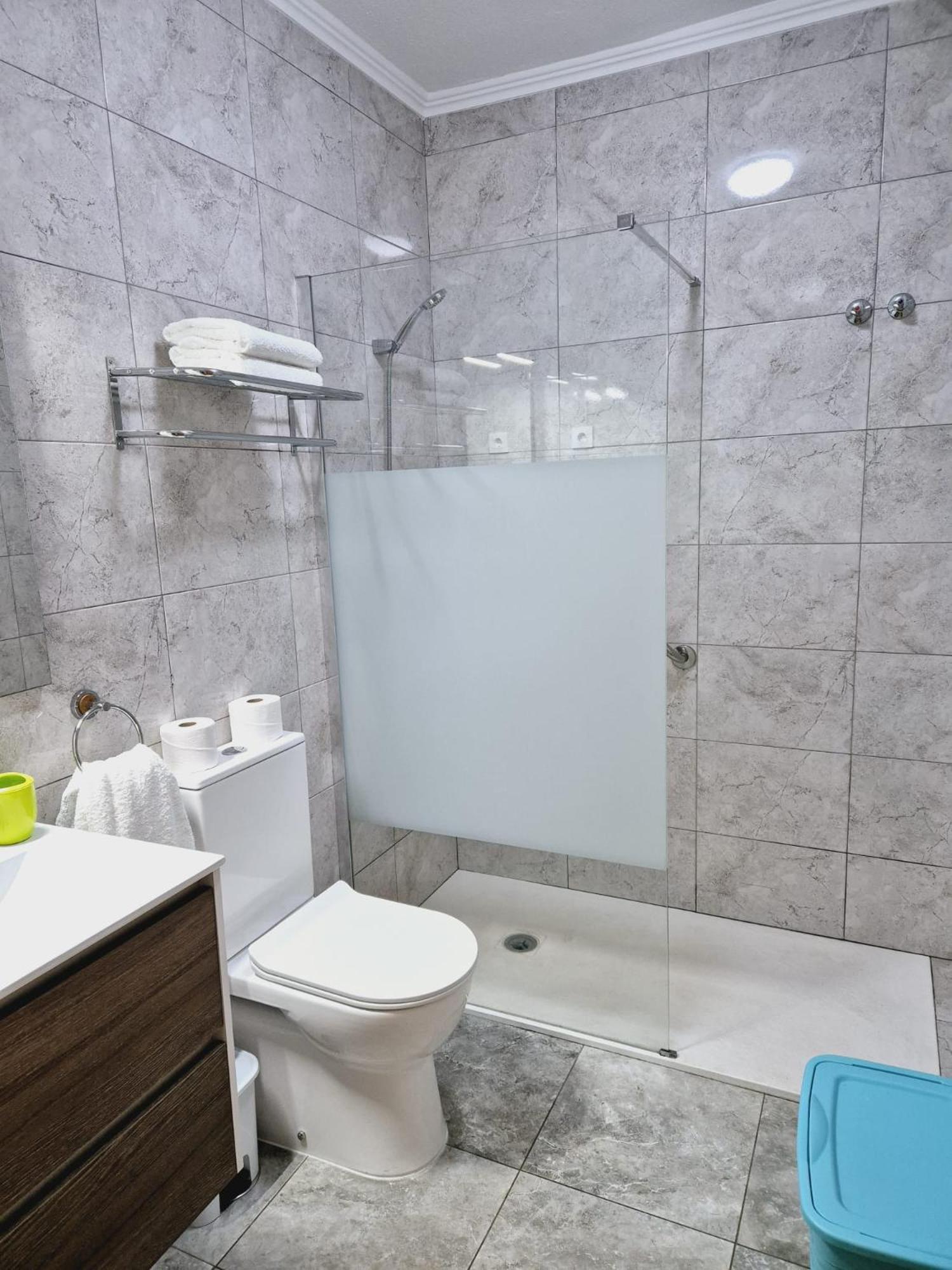 La Casa De Veronica - Serene Apartment With Shared Pool, Steps From The Beach Torrevieja Dış mekan fotoğraf