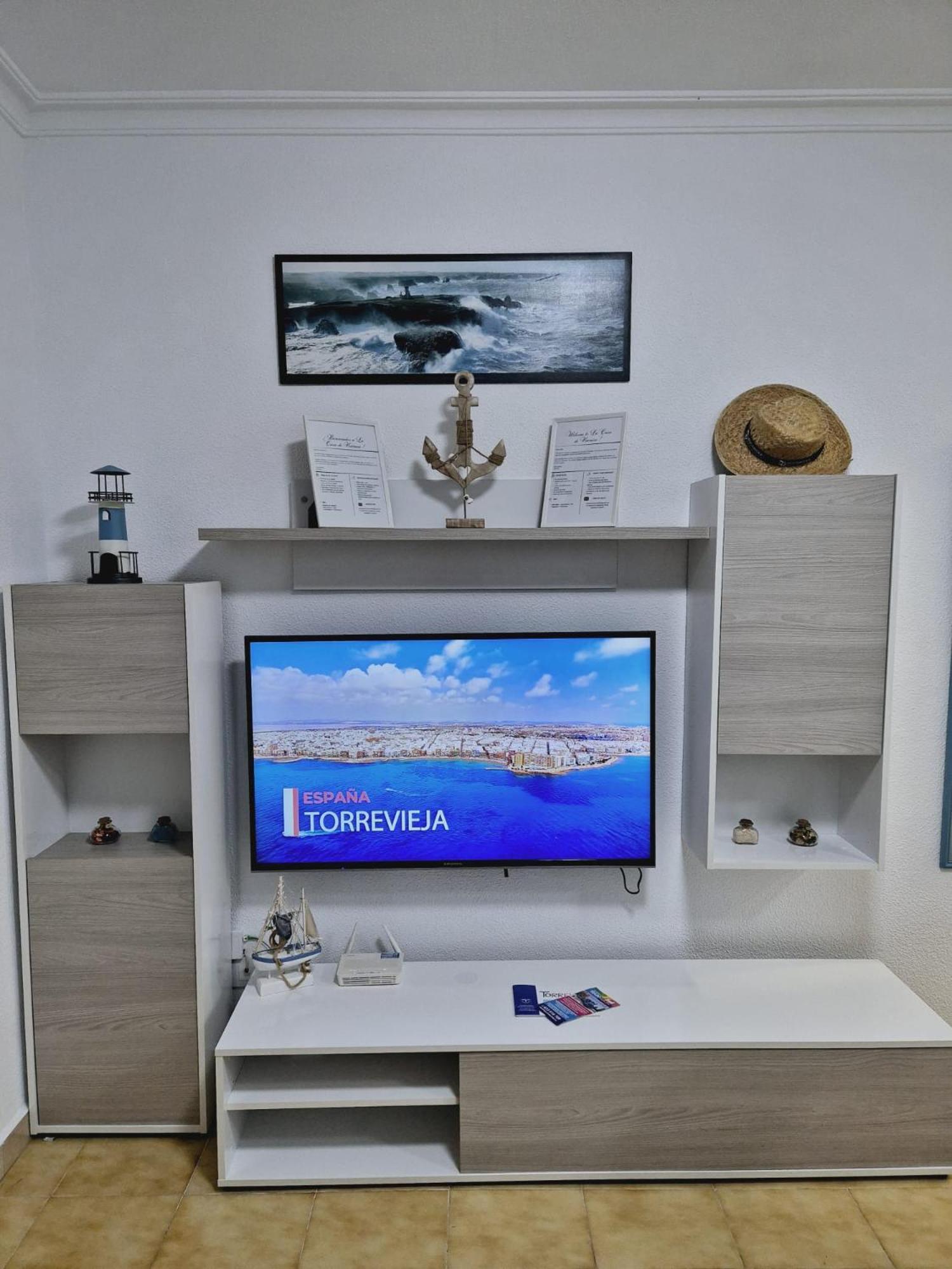 La Casa De Veronica - Serene Apartment With Shared Pool, Steps From The Beach Torrevieja Dış mekan fotoğraf
