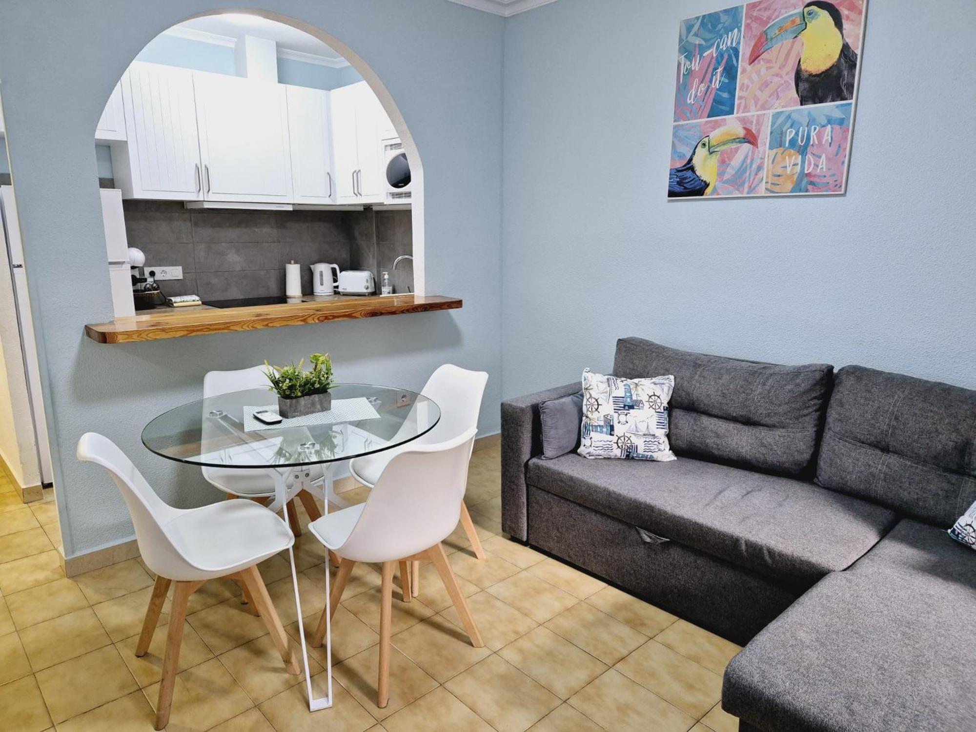 La Casa De Veronica - Serene Apartment With Shared Pool, Steps From The Beach Torrevieja Dış mekan fotoğraf
